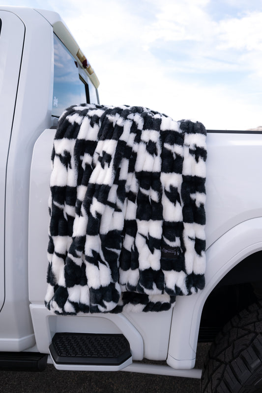 Checkered lightning Bolts